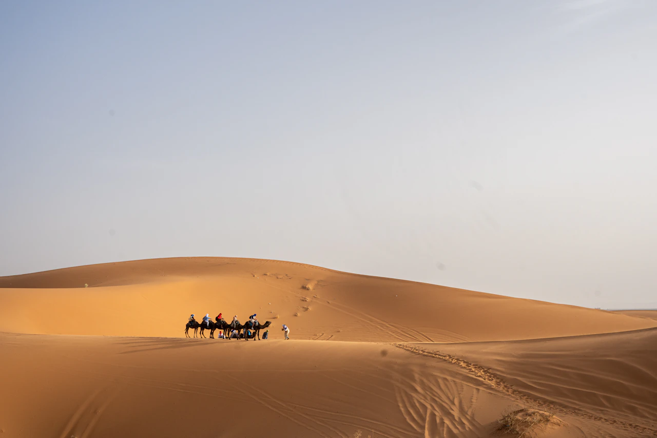 Dune di sabbia dorata vicino a Merzouga, nel Sahara
