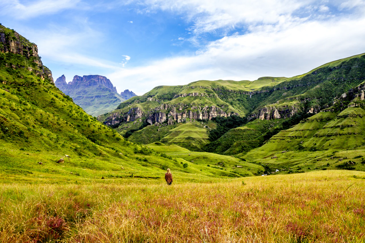 Valli verdi sotto le cime del Drakensberg