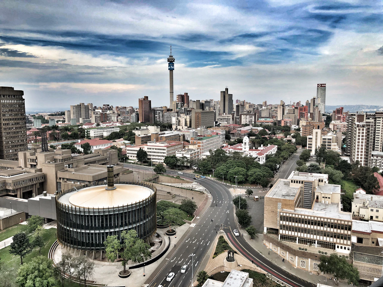 Lo skyline di Johannesburg in una giornata limpida