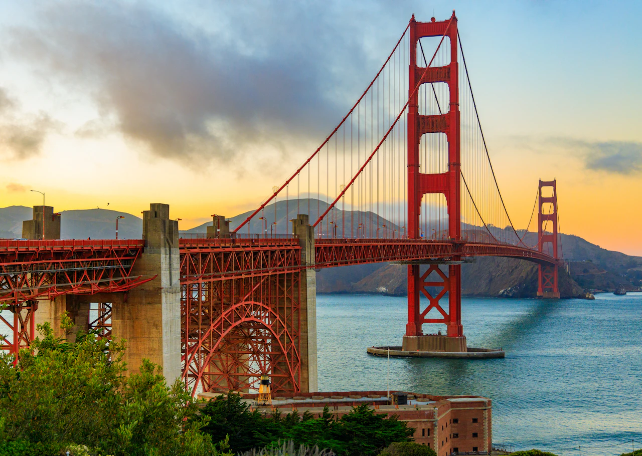 Die Golden Gate Bridge über der Bucht von San Francisco